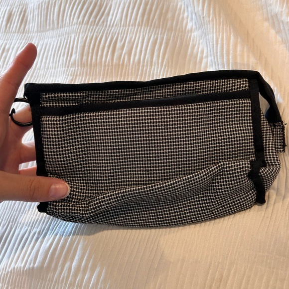 Oscar De La Renta Toiletry & Cosmetic Bag w/Mirror - Picture 1 of 6